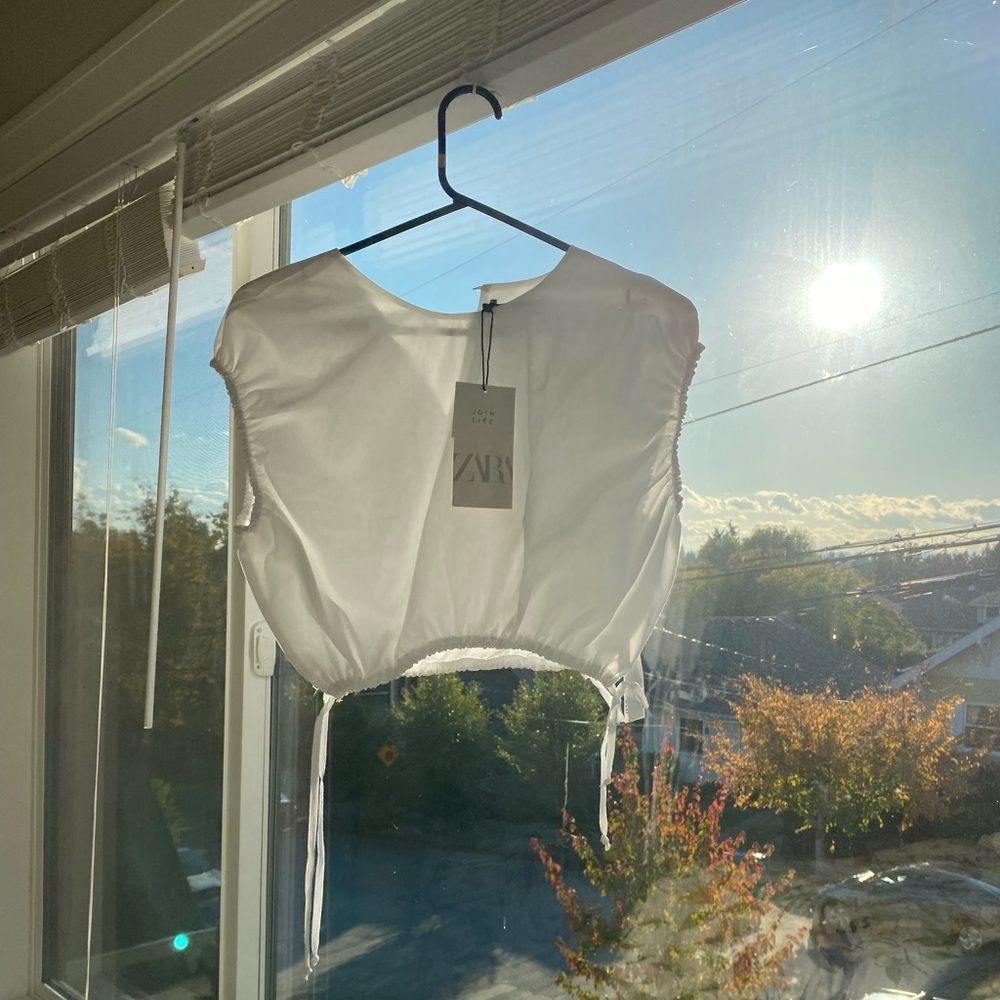 Zara | never worn with tags on | white crop top